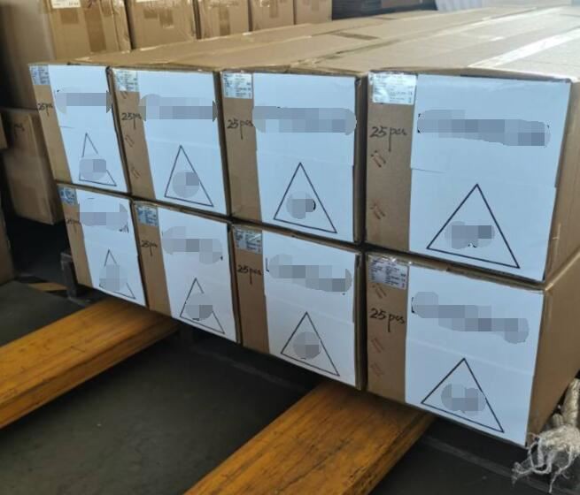 Singapore customer's order 1300pcs 4000k t8 led tube light 18w 120cm 85-265v is making delivery, shipment was sent to forwarder's warehouse