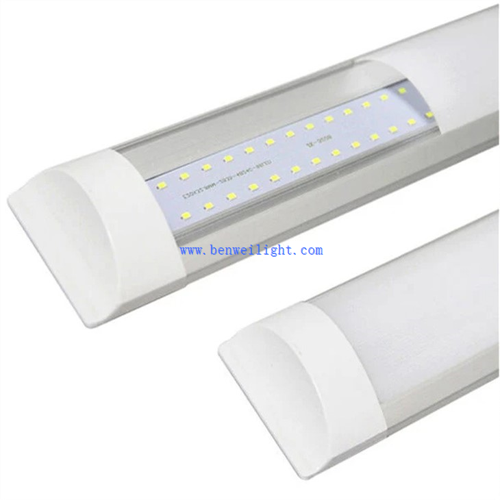 Wide Flat Tube LED Batten Light (2)